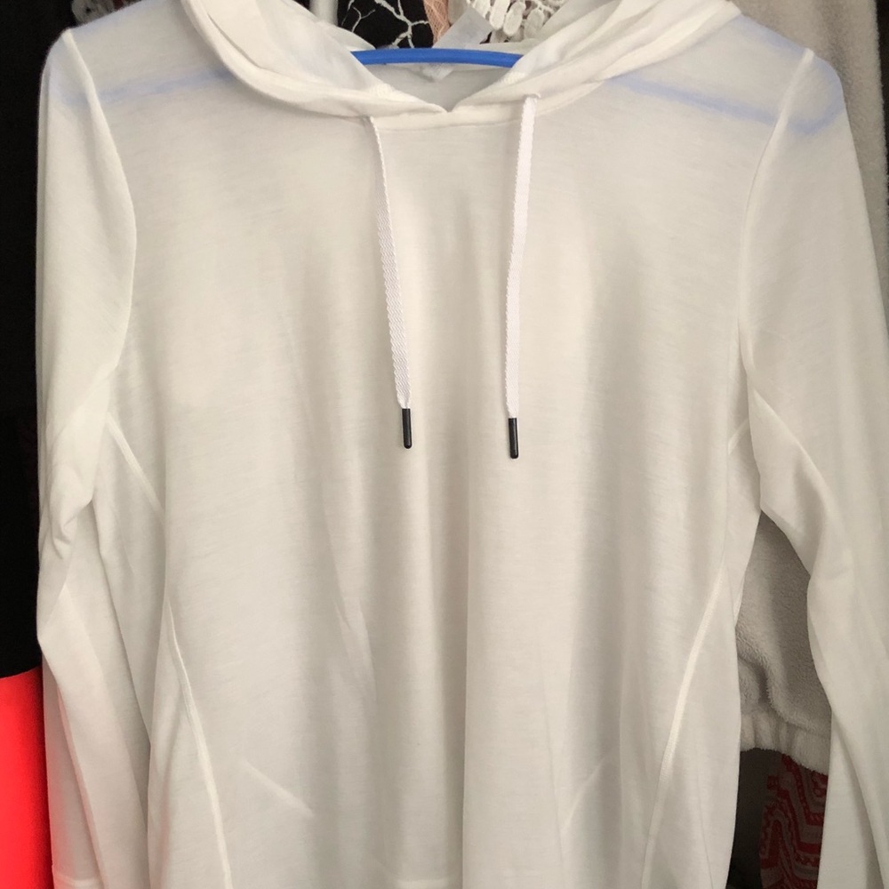 Brand new under armour long sleeve shirt